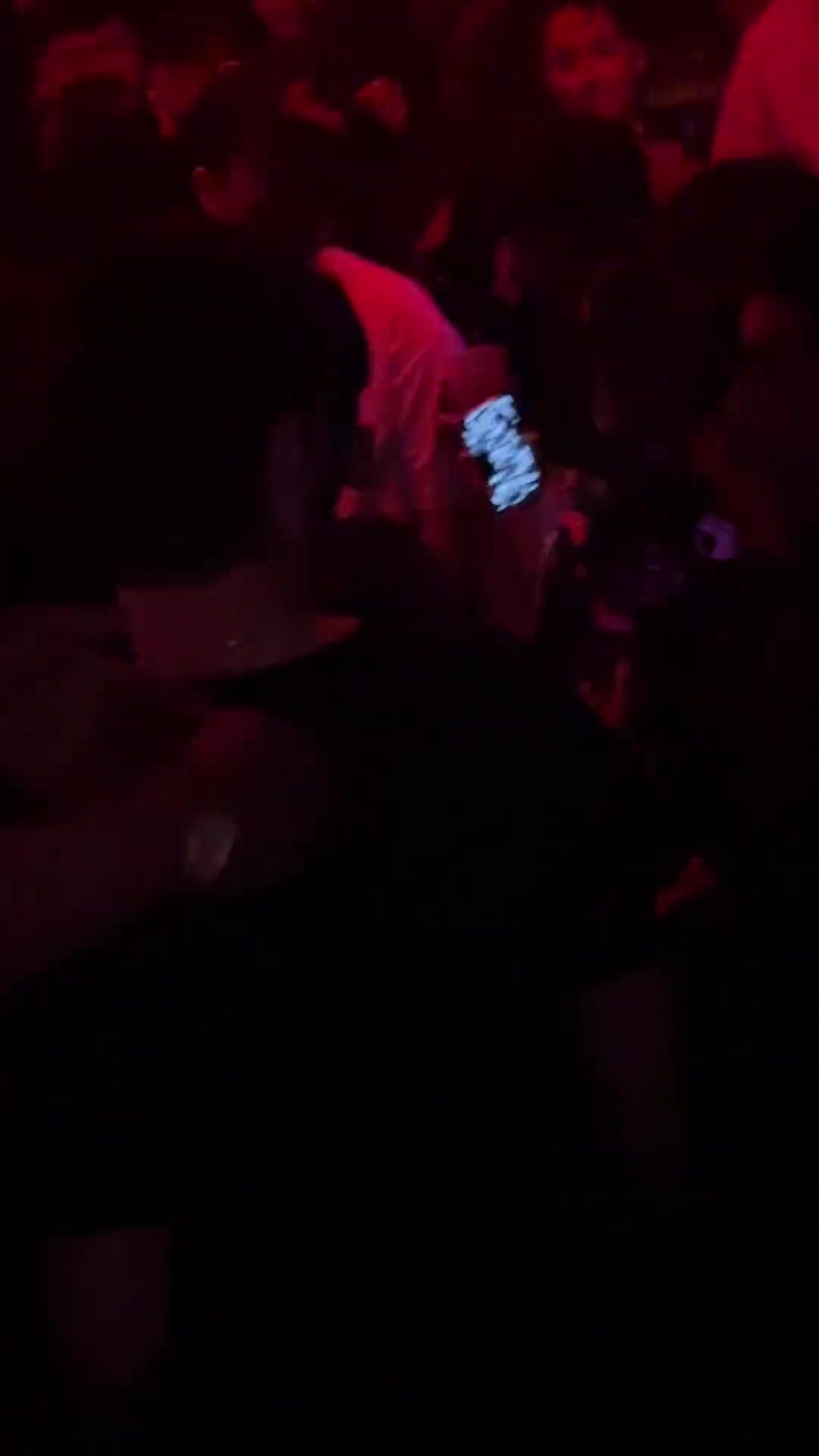 玉昆教練帶球員夜店蹦迪侯永永這顏值不得全場(chǎng)美女圍觀