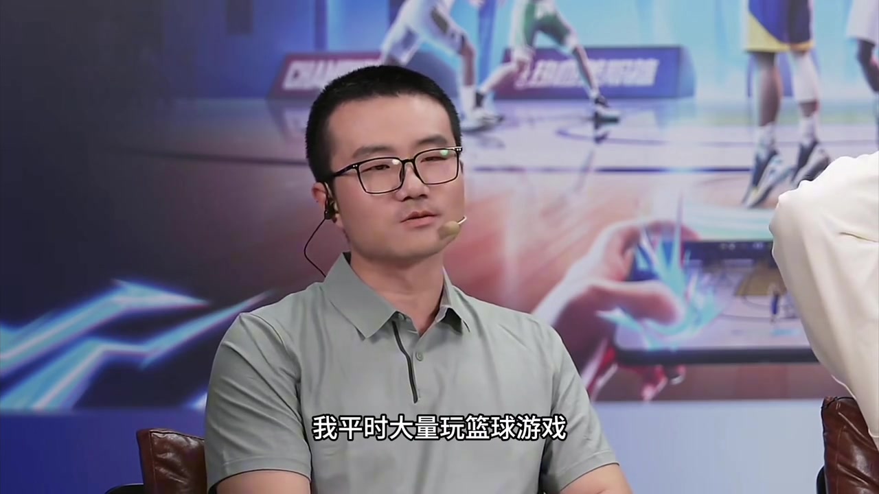 郭艾倫調(diào)侃靜雨上次晃倒你那個鏡頭比博爾特百米沖刺還標準