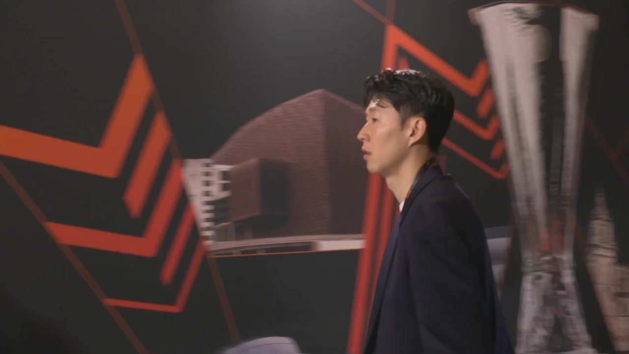 歐聯決賽無緣首發孫興慜西裝革履帥氣抵達球場
